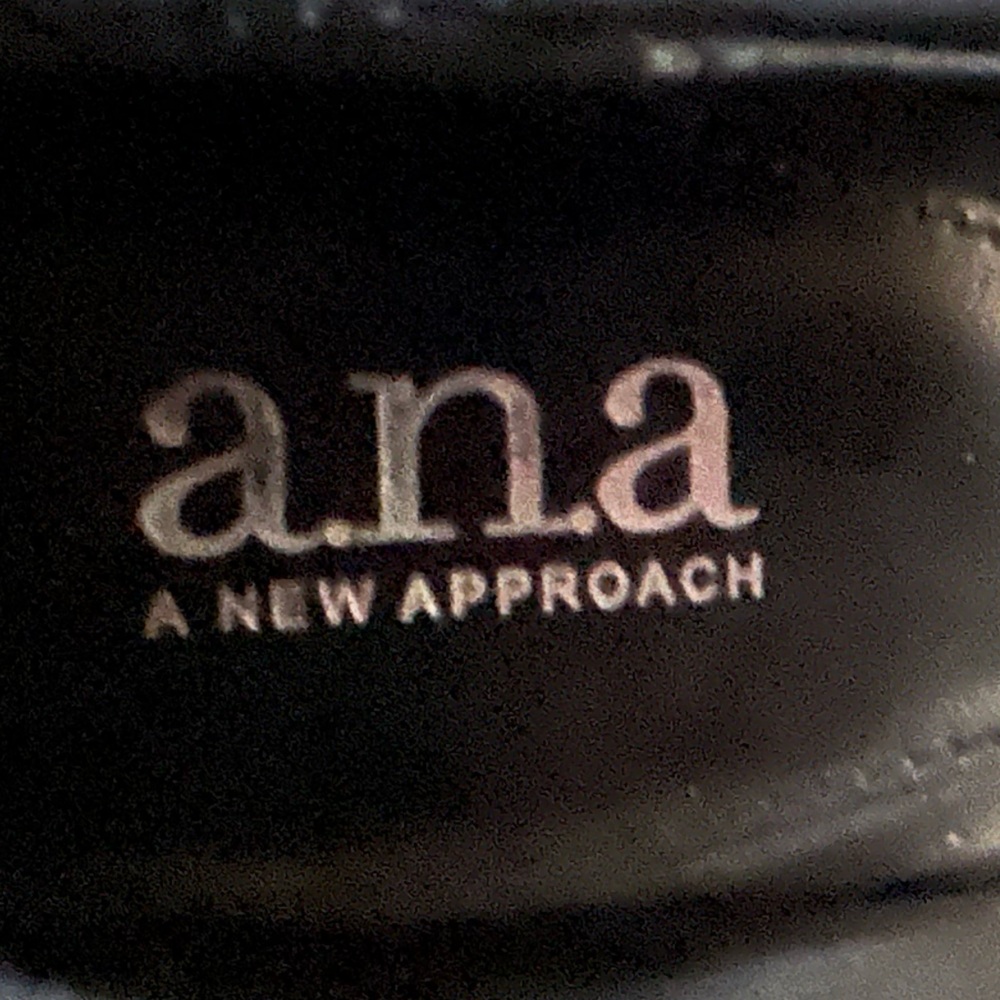 Black Rounded Toe Heels - Picture 3 of 4